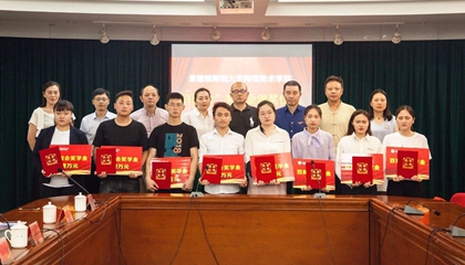 堅(jiān)守初心，回報(bào)社會(huì)。第二屆百陶會(huì)獎(jiǎng)學(xué)金今日發(fā)放